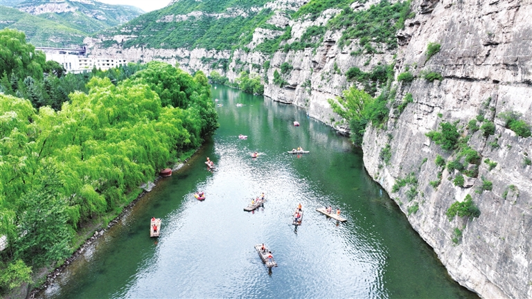 乘竹筏 赏山水